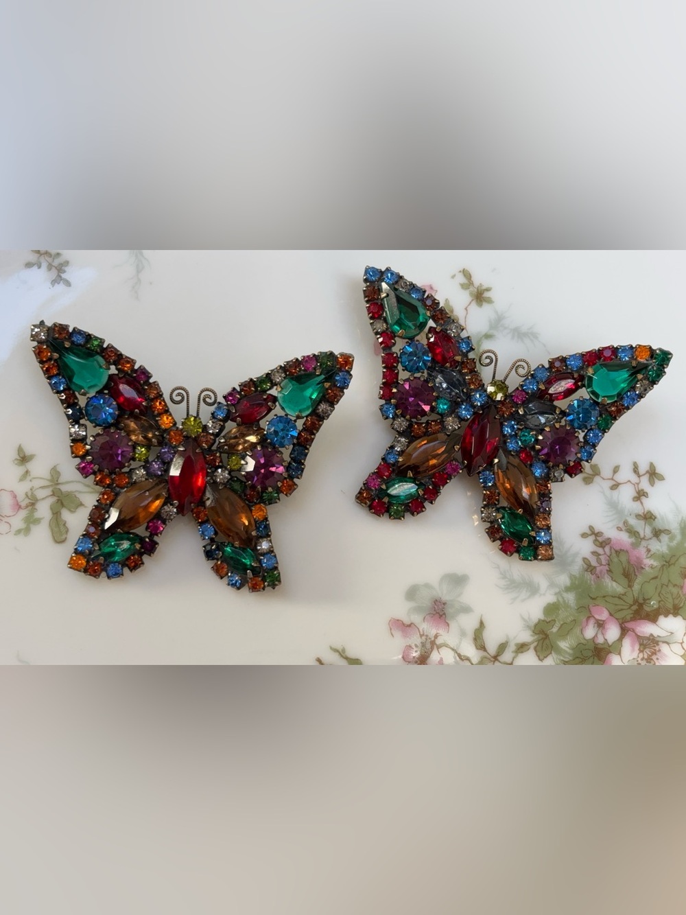 Vintage WEISS unsigned multicolor rhinestones butterfly brooch